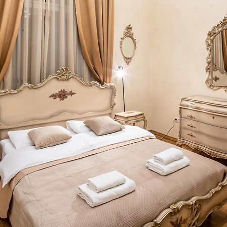 3 Bedrooms Royal Italian Style In An Austrian Building, Parking, Balcony Lviv Exterior foto