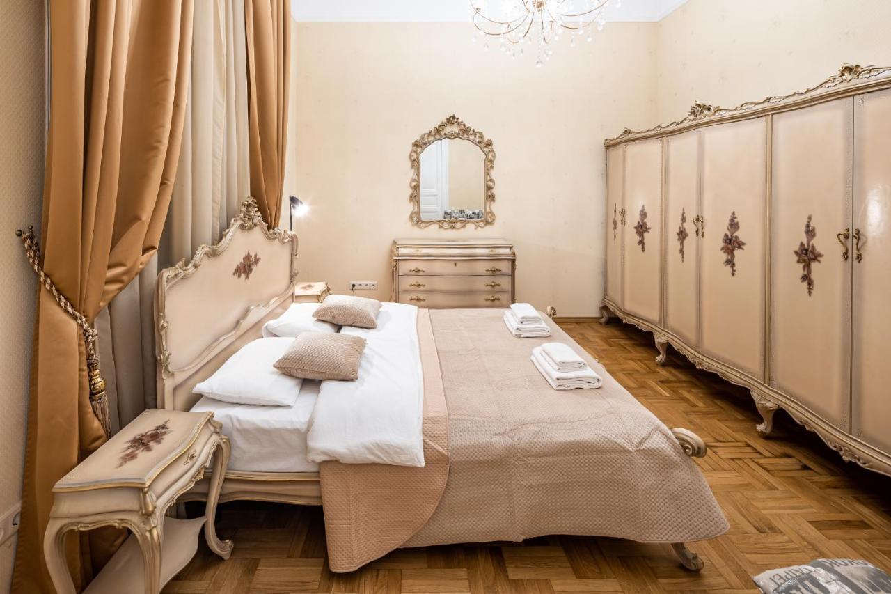 3 Bedrooms Royal Italian Style In An Austrian Building, Parking, Balcony Lviv Exterior foto