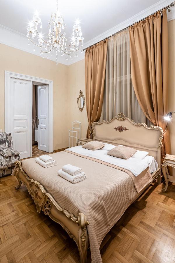 3 Bedrooms Royal Italian Style In An Austrian Building, Parking, Balcony Lviv Exterior foto