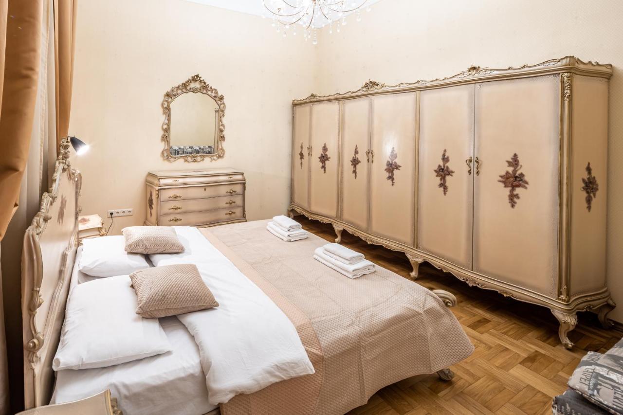 3 Bedrooms Royal Italian Style In An Austrian Building, Parking, Balcony Lviv Exterior foto