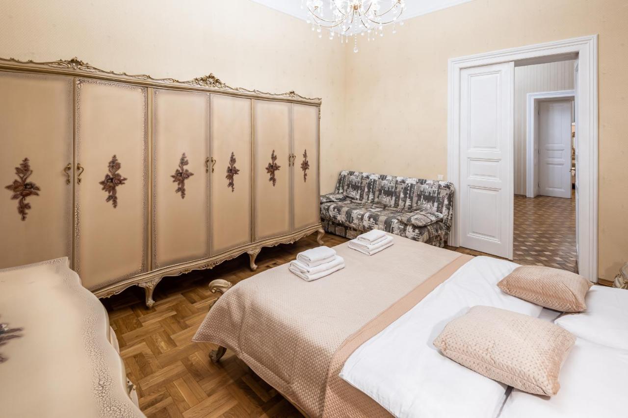 3 Bedrooms Royal Italian Style In An Austrian Building, Parking, Balcony Lviv Exterior foto