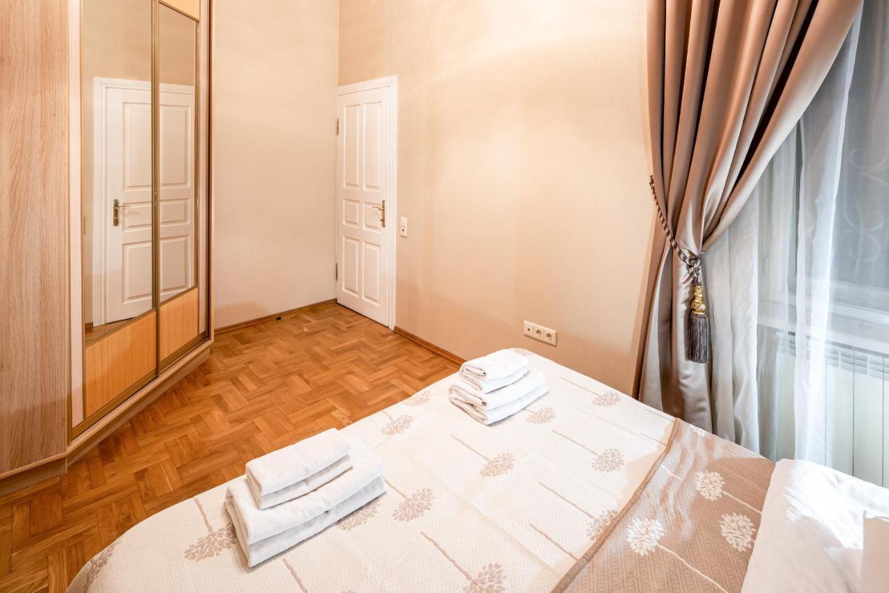 3 Bedrooms Royal Italian Style In An Austrian Building, Parking, Balcony Lviv Exterior foto