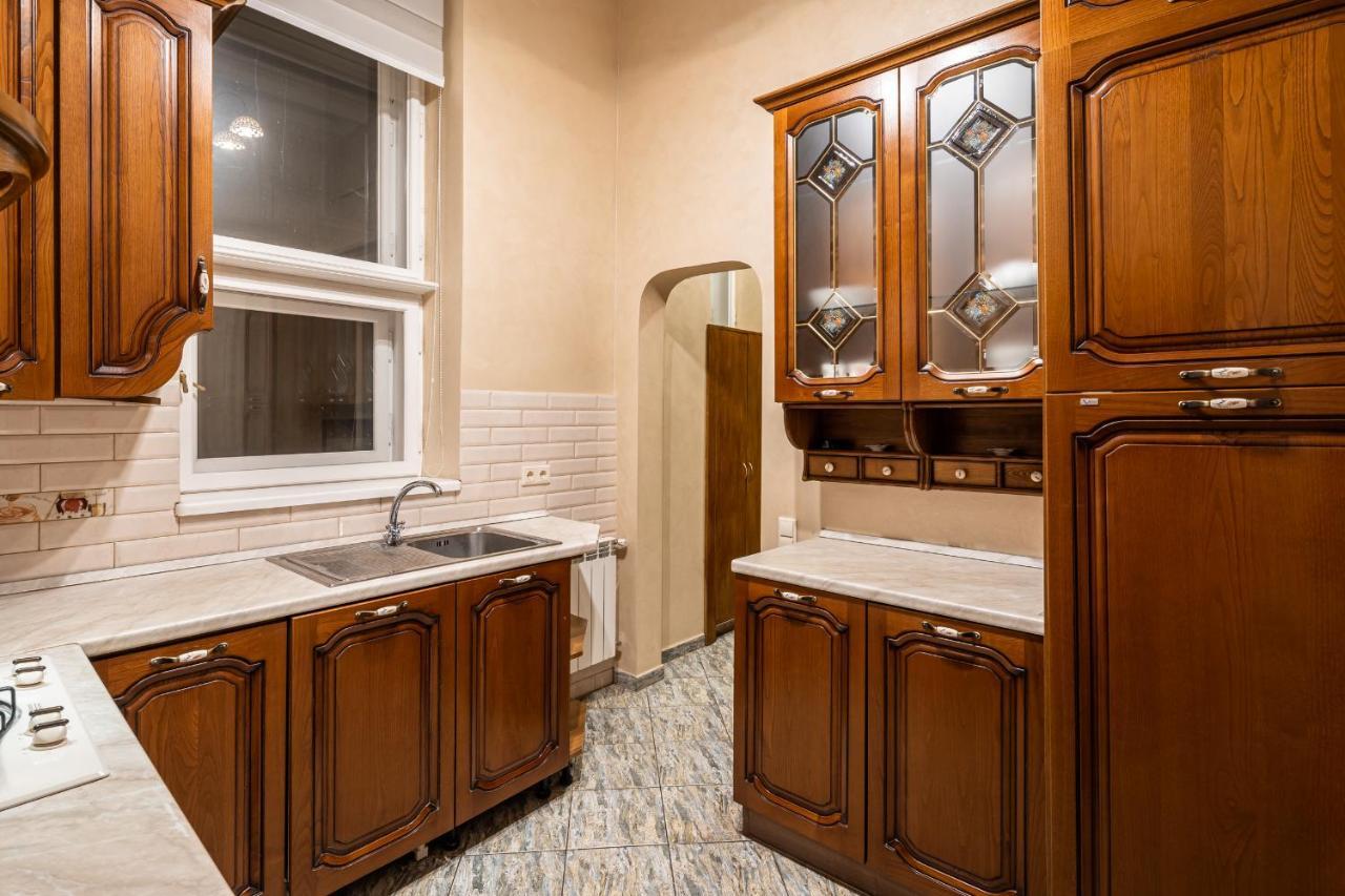 3 Bedrooms Royal Italian Style In An Austrian Building, Parking, Balcony Lviv Exterior foto