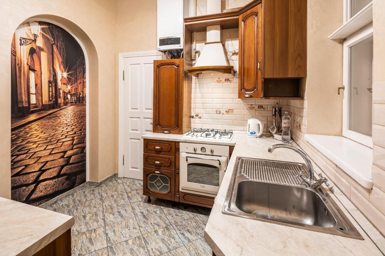 3 Bedrooms Royal Italian Style In An Austrian Building, Parking, Balcony Lviv Exterior foto