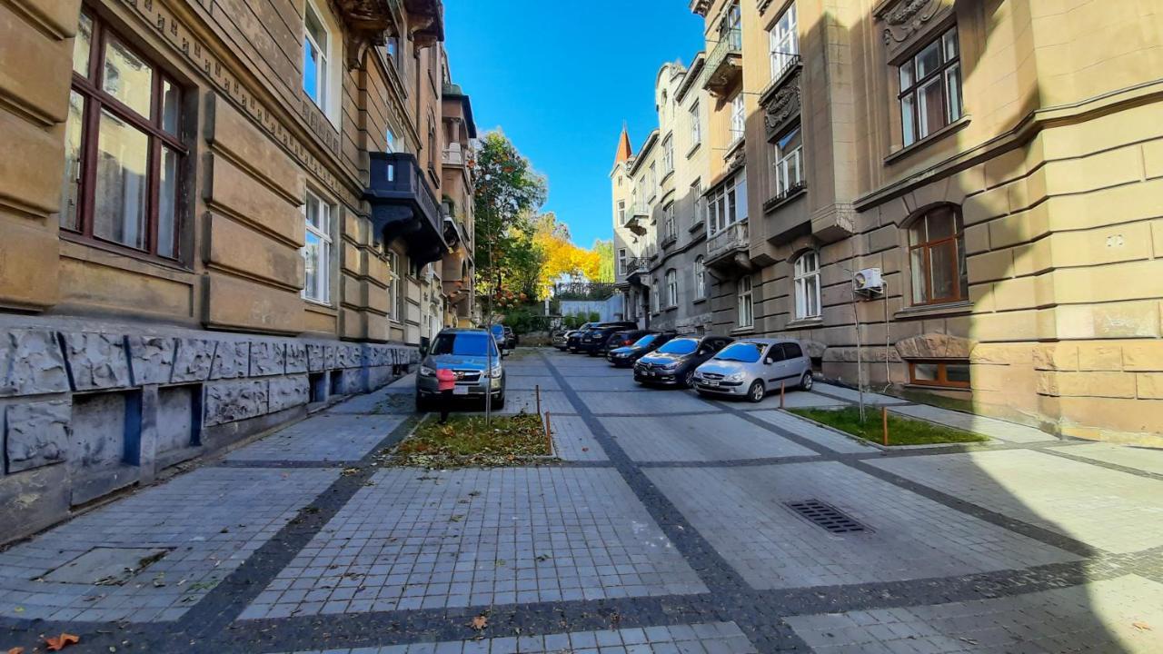 3 Bedrooms Royal Italian Style In An Austrian Building, Parking, Balcony Lviv Exterior foto