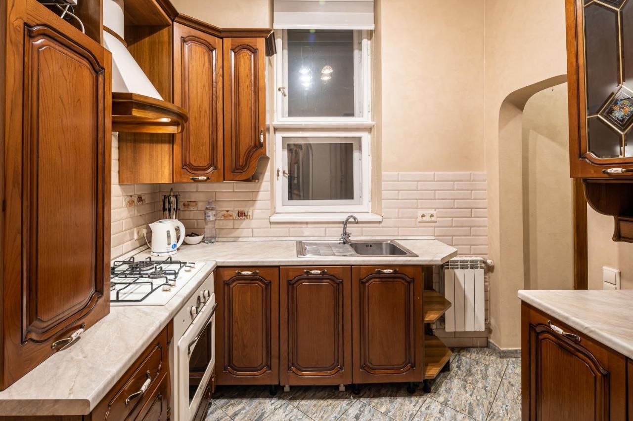3 Bedrooms Royal Italian Style In An Austrian Building, Parking, Balcony Lviv Exterior foto