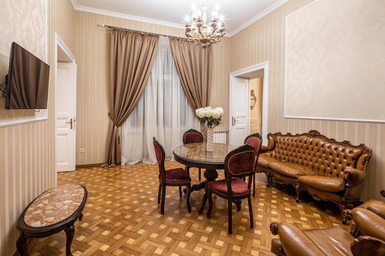 3 Bedrooms Royal Italian Style In An Austrian Building, Parking, Balcony Lviv Exterior foto